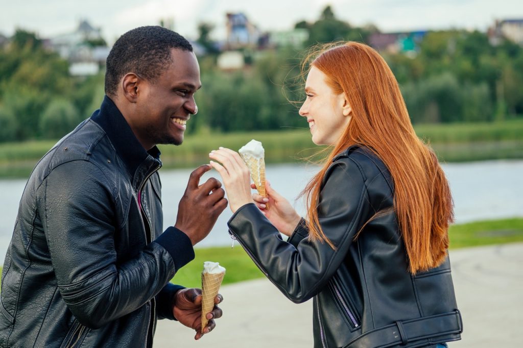 Hornet: Combining Social Media and Dating for Gay Men