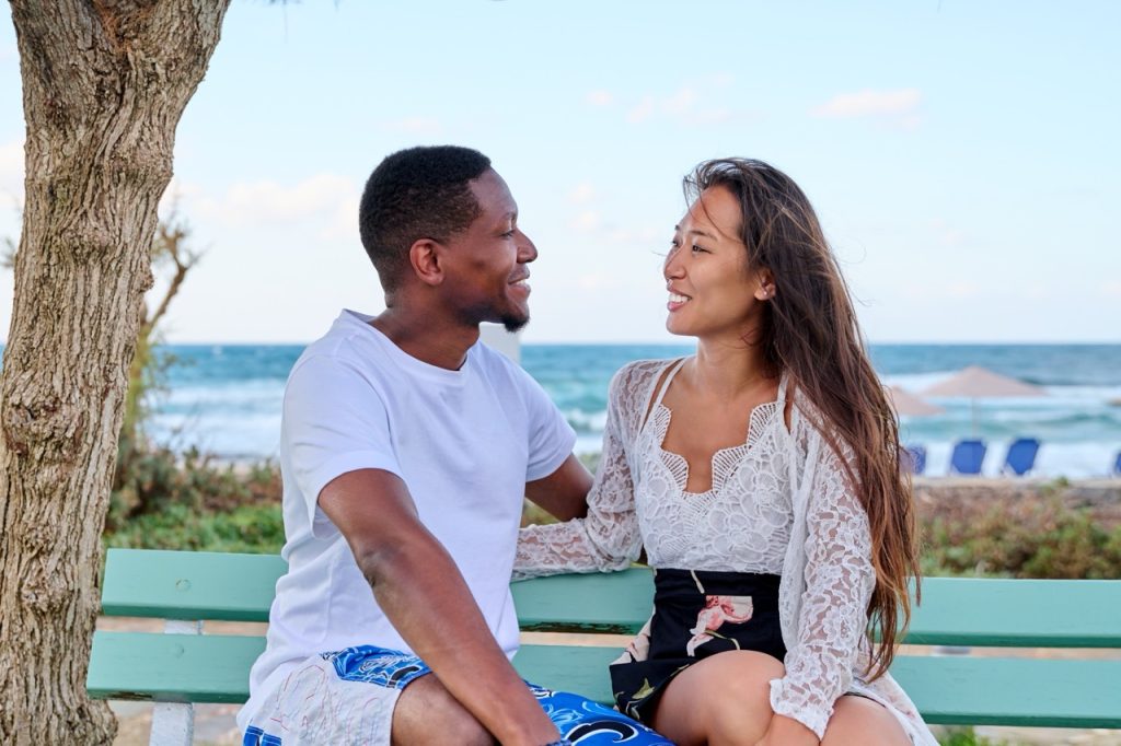 How to Turn a Casual Meeting Into a Romantic Connection